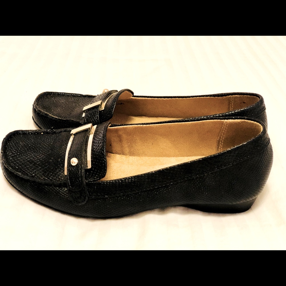 Perfect for Work!  Classy loafers with gold buckle